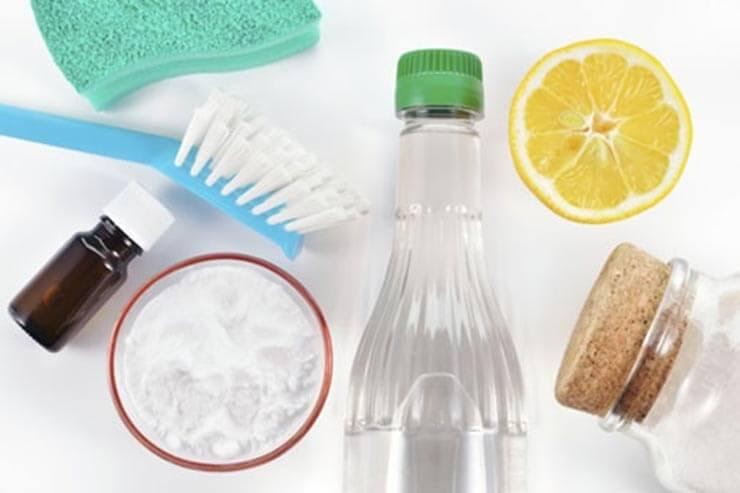 Gợi ý các cách làm sạch cửa kính phòng tắm tiết kiệm và sạch bong 7 Chanh và muối – Nguyên liệu cực kỳ hiệu quả trong làm sạch vách kính phòng tắm
