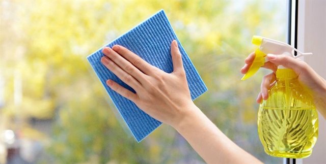 Gợi ý các cách làm sạch cửa kính phòng tắm tiết kiệm và sạch bong 9 Kem đánh răng để làm sạch khá hiệu quả cho vách kính nhà bạn